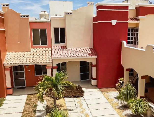 CASA DE 3 RECAMARAS CON UNA EN PLANTA BAJA EN CERRITOS