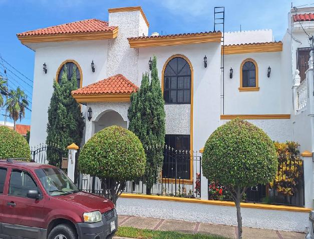 Casa en excelente ubicación Lomas de Mazatlán. Completamente amueblada!