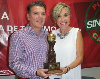 Recibió Mazatlán premio como el mejor destino Turístico de México, Latino América y Centroamérica